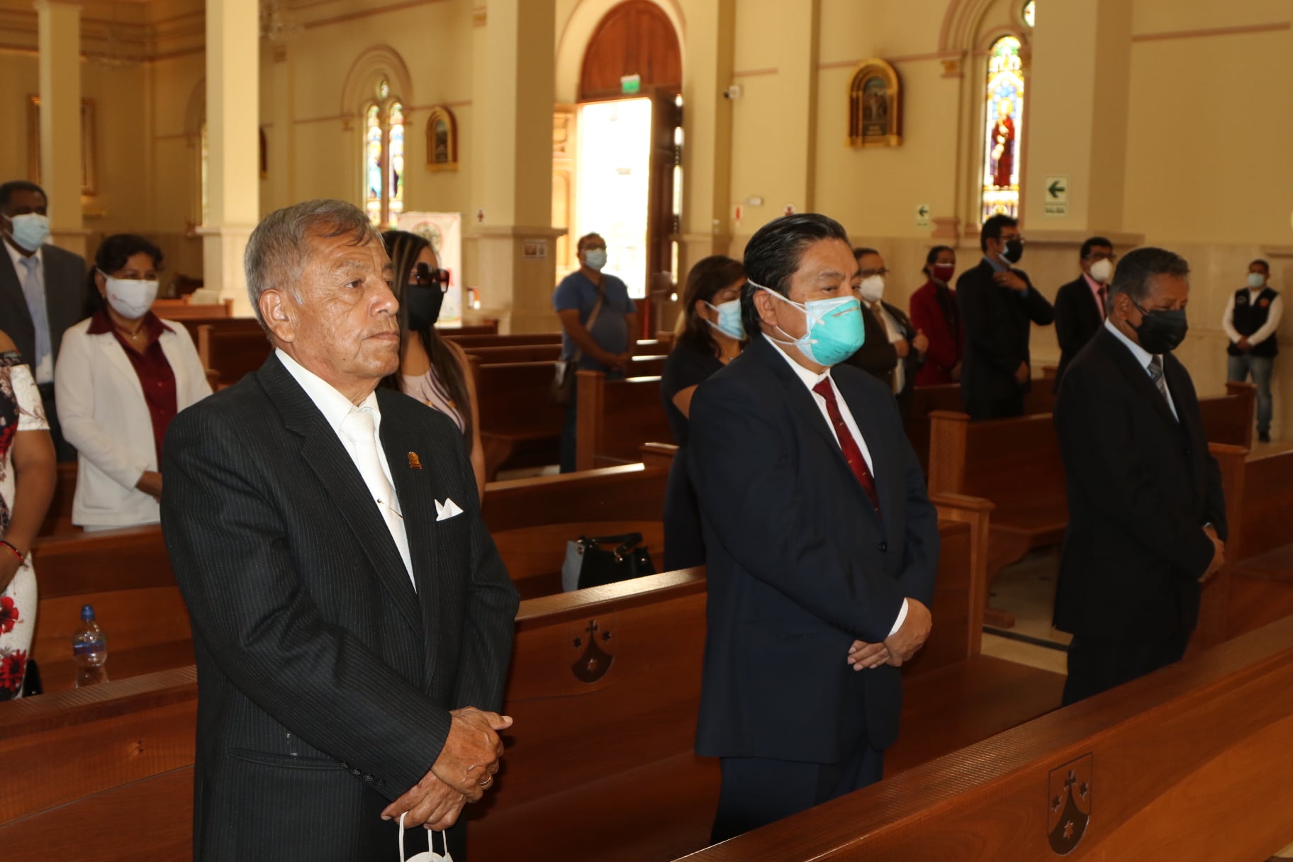 Imágenes de la Santa Misa de Acción de Gracias por el 61º Aniversario ...