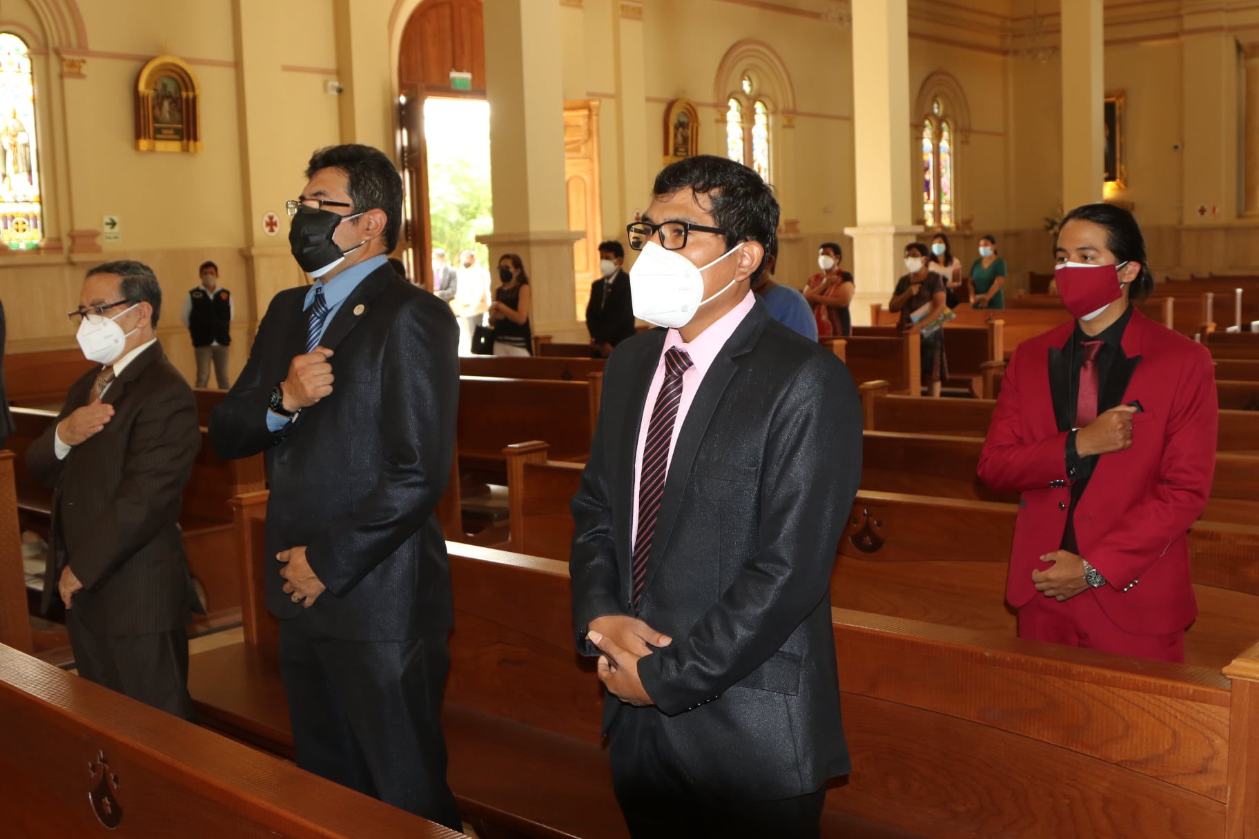 Imágenes de la Santa Misa de Acción de Gracias por el 61º Aniversario ...